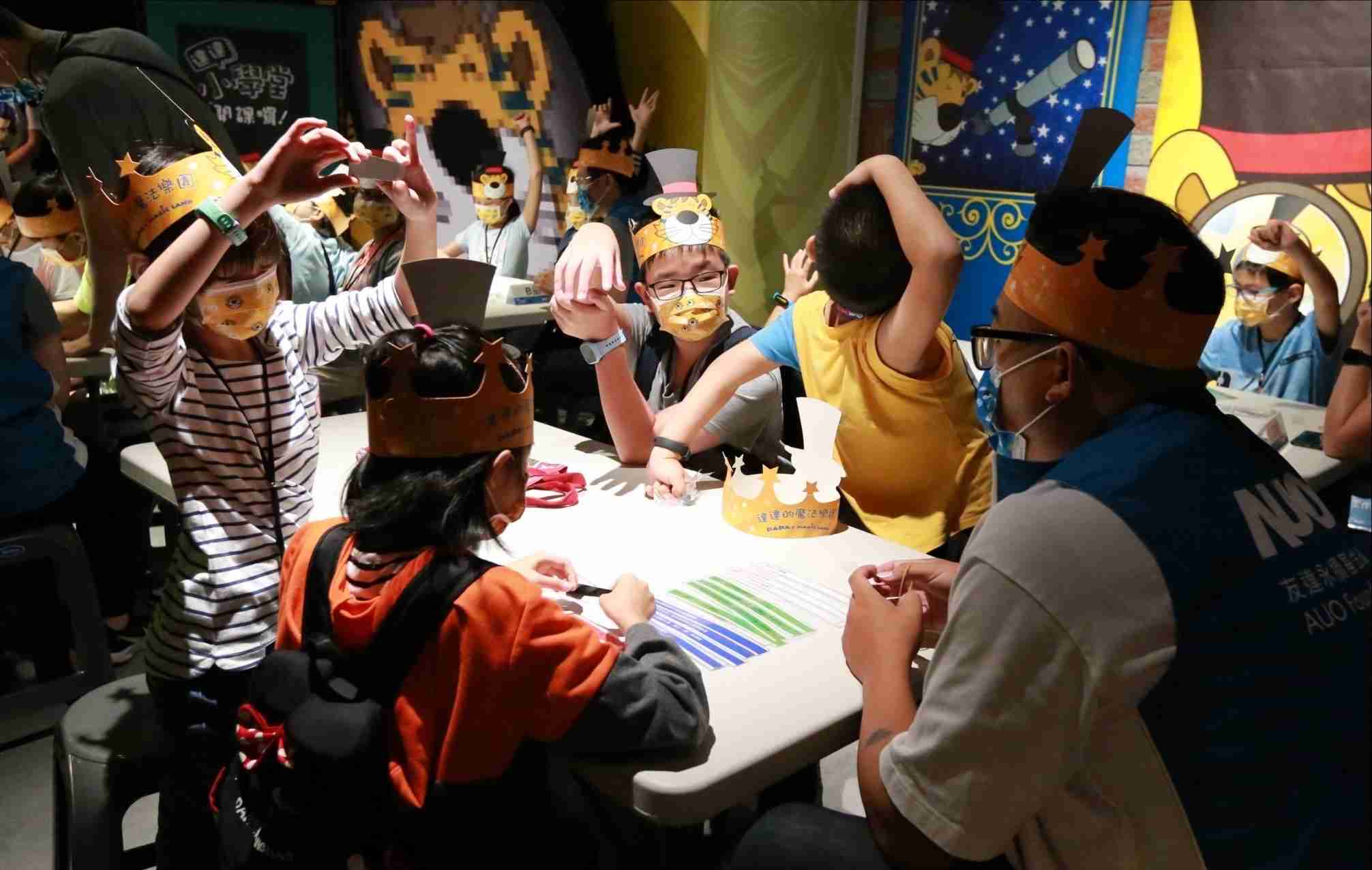 彩神vll以永续理念推动全人教育计划，，，内外结盟储备科普教育人才，，，荣获亚太永续行动奖社会共融面的金奖肯定