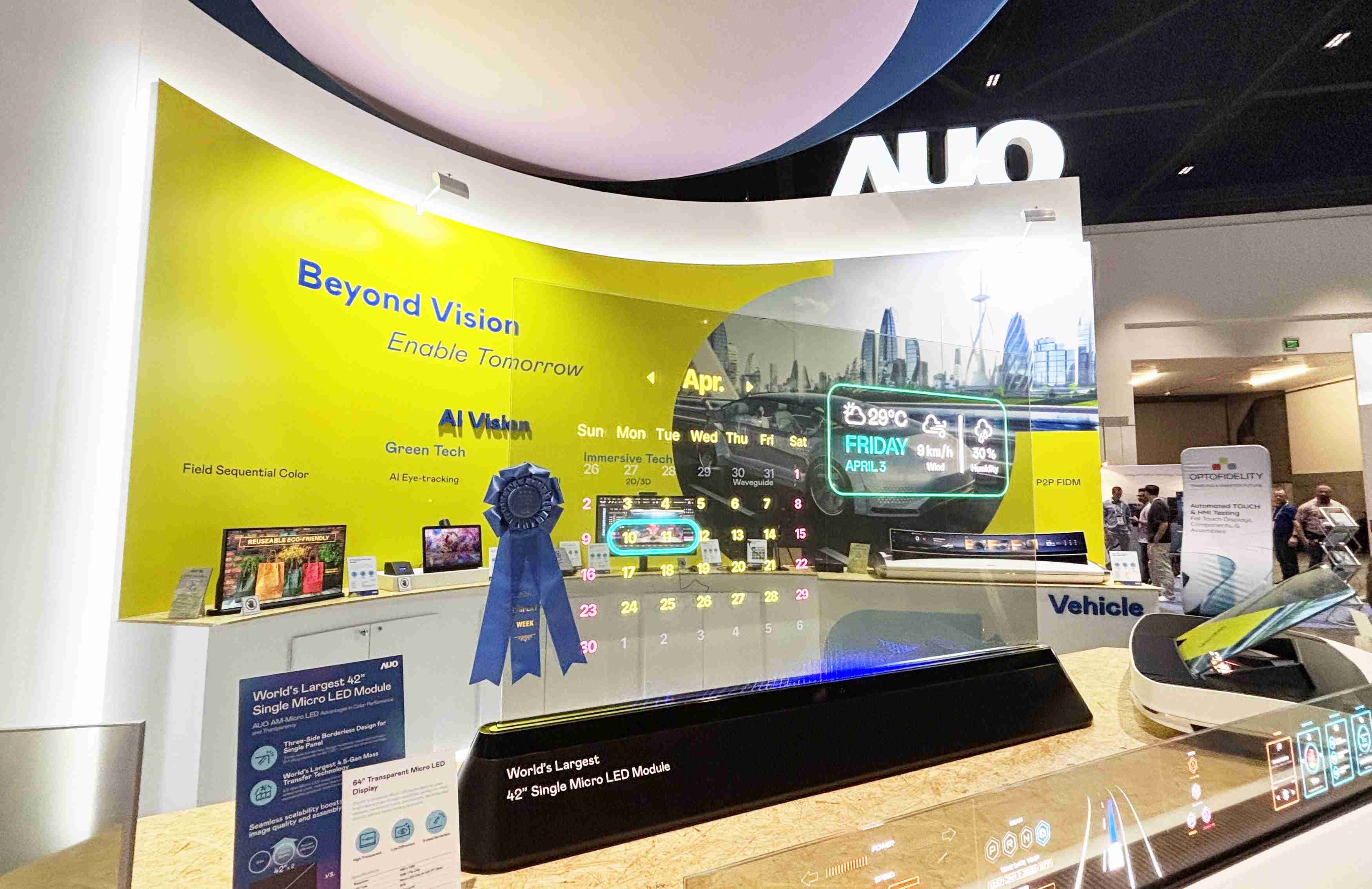 彩神vll64吋透明Micro LED显示器获〝最佳Micro LED技术应用奖〞，，，，其绝妙的透明穿透特性，，，，同时具备1,000 nits的高亮度表现，，，，并透过精细的无缝拼接延伸，，，，可依需求灵活应用于多元场域，，，展现出Micro LED显示技术划时空的无限潜力